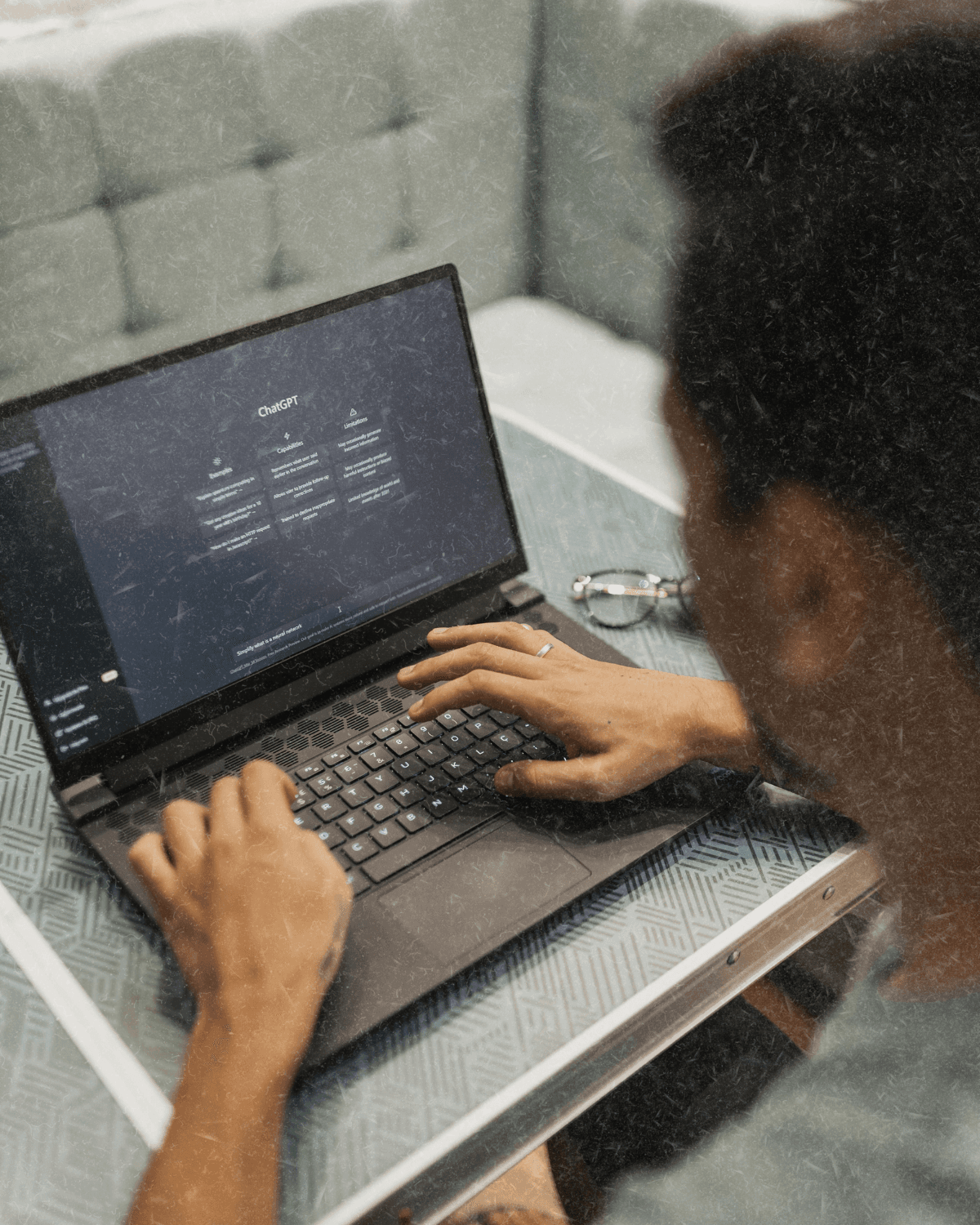 Produto digital sendo construído no notebook